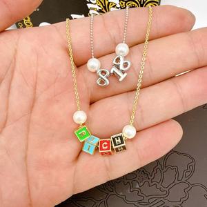 卸売カスタムメイドエナメルレターチャームワードパールビーズ鎖骨チェーンネックレスペンダントネックレス女性用ホリデーギフト - Product Image 2
