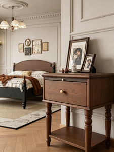 Base de Cama de Madera Maciza Premium, Cabecera Curva Estilo Francés Vintage, Patas Bicolor Negras, Muebles de Dormitorio, Cama Doble de Madera Estable para el Hogar - Product Image 1