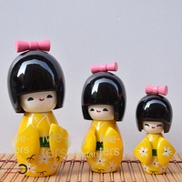 Poupée Kimono Folklorique Japonaise Ensemble de Trois Pièces Artisanat Peint Ornements Écologiques en Bois Cadeaux Spéciaux pour Bébé Inter-générationnels