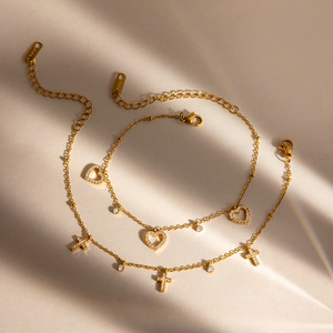 Pulsera de aleación de zinc con forma de corazón, cruz y diamantes incrustados, ideal para regalo. - Product Image 4