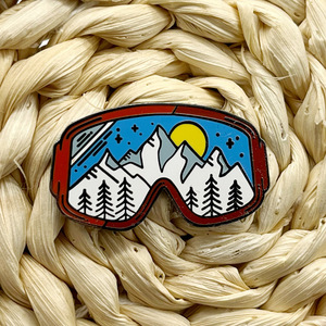Broches amusantes en métal émaillé motif dessin animé lunettes de plongée et paysage, accessoires pour sacs à dos et vêtements, bijoux en gros - Product Image 1