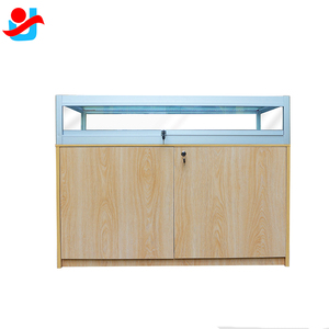 Vetrina per <span class=keywords><strong>Gioielleria</strong></span> <span class=keywords><strong>di</strong></span> <span class=keywords><strong>Lusso</strong></span> con Illuminazione LED, Vetro Temperato, Telaio Dorato, Arredamento Elegante ed Ecologico - Product Image 3