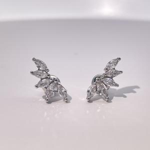 Boucles d'oreilles clous en laiton doré TIanyu Gems pour femmes avec pierre en zircon cubique blanc de forme marquise, design élégant et classique à ailes tendance - Product Image 3