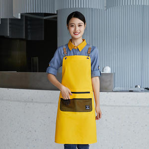 Delantal de poliéster impermeable color verde guisante con correas para los hombros para uso en restaurantes y bares - Product Image 2