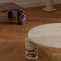 Table basse ovale moderne Cammy Stone Sofita en pierre dorée pour salon, maison, petit appartement, villa, style luxe léger