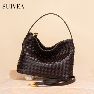 Medium-sized Handbag: Casual, Handwoven <b>Square</b> Bag with a Textured Finish—Elegant and Fashionable Shoulder Bag for Women - Product Image 4