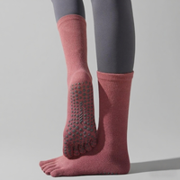 Chaussettes de Pilates antidérapantes professionnelles haut de gamme Chaussettes de sport à 5 orteils pour femmes Chaussettes personnalisées de Yoga à micro-pression pour l'automne