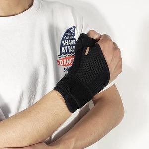 Attelle de poignet et de <span class=keywords><strong>pouce</strong></span> <span class=keywords><strong>pour</strong></span> le fitness, soutien <span class=keywords><strong>pour</strong></span> le syndrome <span class=keywords><strong>du</strong></span> canal carpien, l'arthrite, la tendinite, les entorses, <span class=keywords><strong>bandage</strong></span> de protection <span class=keywords><strong>pour</strong></span> la main, idéal <span class=keywords><strong>pour</strong></span> la gym, la maison et le sport - Product Image 2