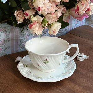 Juego de Vajilla Reutilizable de Porcelana con Relieve de Ramas de Rosa Estilo Moderno Francés, Taza de Café, Platillo y Plato, Diseño para Bodas y Fiestas, Venta al por Mayor JADE - Product Image 5