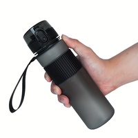 Bouteille d'eau en plastique réutilisable de petite capacité, 500 ml, anti-fuite, avec revêtement et bande antidérapante, idéale pour les trajets quotidiens et la marche