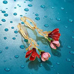 Orecchini pendenti con fiore dorato per donna, gioielli da festa con strass di cristallo, orecchini in lega stile romantico - Product Image 3