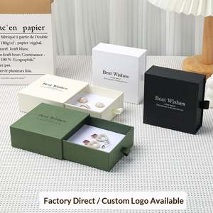 Caja de Joyería Cuadrada de Alta Calidad con Forro de Película de PE e Impresión de Lámina Dorada para Anillos, Aretes, Collares y Pulseras - Product Image 3