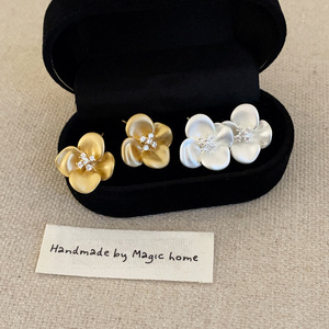 ต่างหูเพทายกะพริบแบบเกาหลีสไตล์ใหม่ต่างหูวินเทจดอกไม้ต่างหูเม็ดเดี่ยวสีทองหรูหราสำหรับเด็กผู้หญิง - Product Image 3