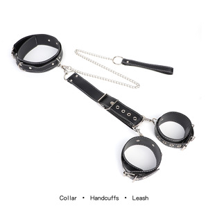 ชุดหนังสีดำสำหรับคู่รัก ประกอบด้วยปลอกคอแบบ BDSM พร้อมกุญแจมือและที่หนีบหัวนม สำหรับการเล่นแบบ SM และอุปกรณ์รัดตัว - Product Image 2