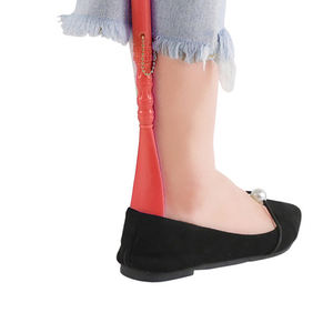 Gratte-dos drôle en plastique à long manche de 47cm pour hommes et femmes avec chausse-pied - Product Image 5