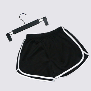 Shorts de sport décontractés noirs unis pour femmes, grande taille, pour yoga et plage, en tissu polyester micro-élastique, coupe ajustée - Product Image 1
