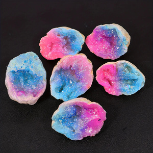 Vente en gros de cristaux de géode marocaine électroplaqués rose-bleu de haute qualité, pour la lithothérapie, tendance mode, objet de collection, souvenir, cadeau - Product Image 3