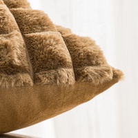 Housse de coussin décorative de luxe personnalisée 45x45 30x50 cm en fausse fourrure de lapin blanc de haute qualité pour la maison