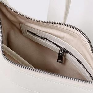 Bolso de Hombro Tipo Hobo de Media Luna, Hecho a Medida, de Cuero Curtido Vegetal, Ecológico, Impermeable, con Cierre de Cremallera - Product Image 5