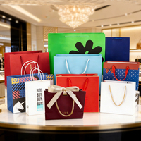 Sacs en papier cadeau de Noël personnalisés, impression dorée, sacs de shopping avec nœud en ruban de satin pour l'emballage de cadeaux de fête