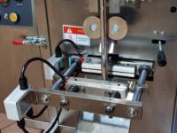 Machine d'emballage automatique de protéines, d'avoine, de café, de farine de blé, d'épices, de fruits, de lait en poudre, d'assaisonnement, de remplissage et d'emballage à vis sans fin VFFS