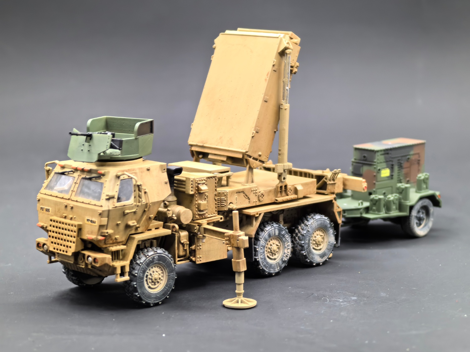 สีดำสีกากี