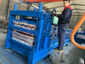 เครื่องขึ้นรูปแผ่นโลหะเคลือบเงา เครื่องขึ้นรูปแผ่นหลังคา เครื่องขึ้นรูปแผ่นหลังคาแบบม้วน สายการผลิตเหล็กชุบสังกะสีเย็นสามชั้น - Product Image 2