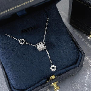 Collier pendentif taille fine en strass scintillant avec chiffres romains pour accessoires de chaîne de pull - Product Image 1