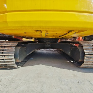 Excavatrice hydraulique sur chenilles Komatsu PC130 d'occasion, 13 tonnes, 90% neuve, d'origine japonaise, pour travaux de construction routière, à vendre - Product Image 4