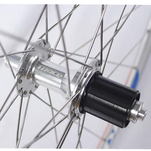 Juego de Ruedas para Bicicleta de Carretera Triace 700C, 32H, Frenos V-Brake, Llantas de Aleación de Aluminio, Ligeras - Product Image 3