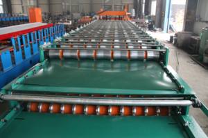 Hochgenaue Doppelschicht-Dachbahn herstellungs maschine Wellpappe glasierte Fliesen furnier Metalldach-Wandpaneel-Rollen form maschine - Product Image 3