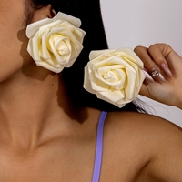 Pendientes de tela bohemios con diseño de borla de flores tridimensional colorida para ocasiones festivas y bodas de mujeres