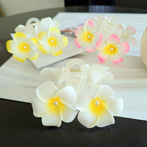 Pinzas para el Cabello con Flores de Plumeria Hawaianas al por Mayor de Qianjin, Pinzas para el Cabello Tropicales de Verano - Product Image 1