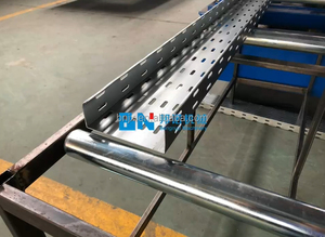 Machine de formage de tuiles à largeur réglable en acier durable pour goulotte de câbles, perforation en C, vente chaude - Product Image 3