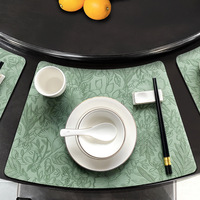 Nouveau design de set de table occidental haut de gamme en cuir classique en forme d'éventail, résistant à l'huile et à la chaleur, réutilisable pour hôtels et usage domestique