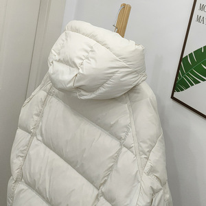 Fabricant de Doudounes Matelassées Personnalisées pour Femmes, Manteaux d'Hiver en Duvet avec Capuche - Product Image 4
