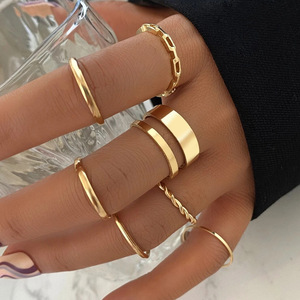 Europa y Estados Unidos 7 piezas Simple Ins Wind Metal Joint Ring Set Traje de combinación de anillo de aleación chapado en oro de moda - Product Image 6