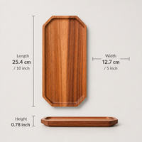Planche à charcuterie en bois avec logo personnalisé et rebord surélevé pour la présentation de fromages, viandes et fruits, idéale pour les restaurants, hôtels, fêtes et traiteurs
