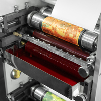 Presse d'impression flexographique automatique 5 couleurs avec système de séchage UV pour étiquettes autocollantes, films plastiques et BOPP
