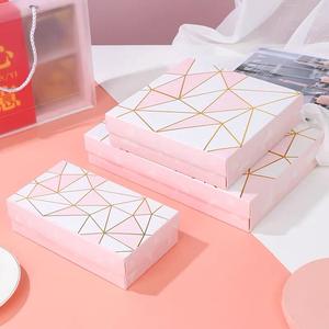 กล่อ<span class=keywords><strong>ง</strong></span>บรรจุภัณฑ์กระดาษคราฟท์แบบพกพา หรูหรา ทันสมัย คุณภาพสู<span class=keywords><strong>ง</strong></span> เป็นมิตรกับสิ่<span class=keywords><strong>ง</strong></span>แวด<span class=keywords><strong>ล</strong></span>้อม ใช้ซ้ำได้ พร้อมหูหิ้ว สำหรับใส่ช็อกโกแ<span class=keywords><strong>ล</strong></span>ตแ<span class=keywords><strong>ล</strong></span>ะสตรอว์เบอร์รี  พร้อมโ<span class=keywords><strong>ล</strong></span>โก้สั่<span class=keywords><strong>ง</strong></span>ทำ - Product Image 6