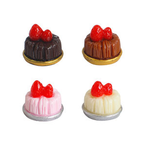 Cabujón de resina de pastel de chocolate y fresa simulado con reverso plano para manualidades, comida en miniatura, dijes de resina y decoración de fundas de teléfono - Product Image 1