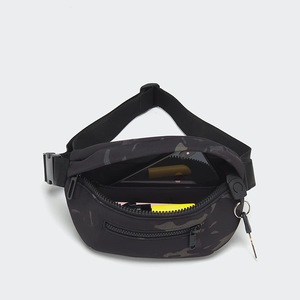 Sac banane unisexe portable en nylon imperméable, style mode, pour voyage et extérieur, <span class=keywords><strong>avec</strong></span> logo personnalisé, forme oreiller et fermeture éclair - Product Image 1