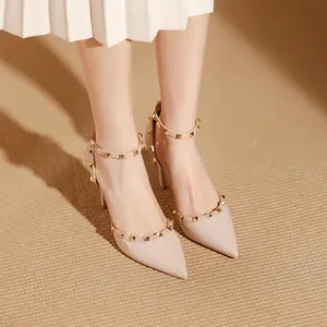 Chaussures simples rivetées pour femmes creux une ligne boucle talons hauts sandales pointues stiletto pour femmes été ongles de saule