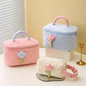 Nouvelle Trousse de Toilette de Voyage en Velours Côtelé Mignonne, Organisateur de Soins de la Peau Brodé, Grande Capacité Matelassée 2024, Personnalisable pour Filles - Product Image 5