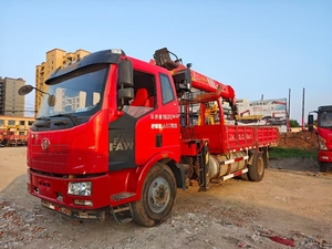 Camión Grúa Usado 2018 4x2 con Caja de Carga de 5.7m, Capacidad de Elevación de 10 Toneladas, Brazo Recto de 5 Secciones, para Instalación de Equipos y Negocios de <span class=keywords><strong>Alquiler</strong></span> - Product Image 2