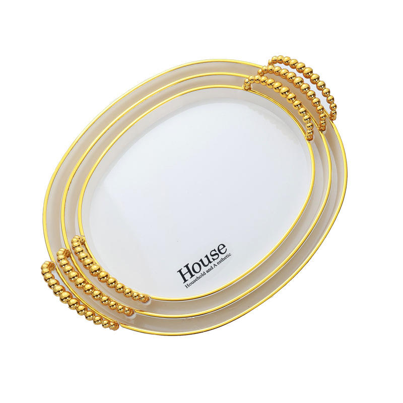 Accoudoir de perle de bord d'or de fond blanc en forme d'oeuf