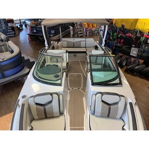 เรือแข่ง Monterey 278SS Super Sport ปี 2024 พร้อมเครื่องยนต์ MerCruiser แบบ Inboard/Outboard ความจุ 80 แกลลอน สำหรับ 6 คน เหมาะสำหรับทะเลสาบ - Product Image 4