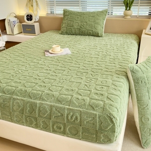 Toptan Yeni Tasarım Nefes Alabilen Yumuşak Peluş Kışlık Yatak Örtüsü Çarşaf Koruyucu Sade Stil Yatak Paspası - Product Image 4