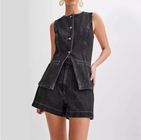 Ensemble deux pièces style Y2K pour femme : gilet en jean sans manches et short – Prêt à expédier pour l'été 2025 (vente en gros)