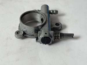 مضخة زيت منشار البنزين UM أصلية لـ 3800، معدنية عالية الجودة بلونها الأصلي، قطع غيار لأدوات الطاقة في الحدائق - Product Image 5